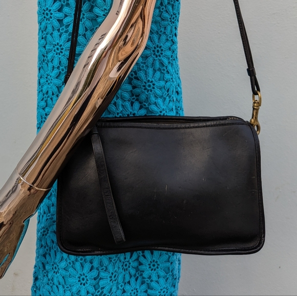 Coach Handbags - ❤️COACH VINTAGE WOMEN'S LEATHER SHOULDER BAG